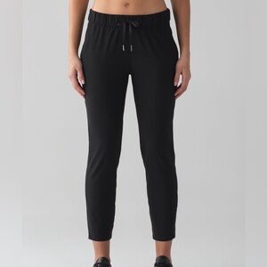 Lululemon On The Fly Pant *Woven 28"